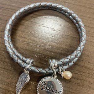 Vantel Pearls Leather Wrap Bracelet